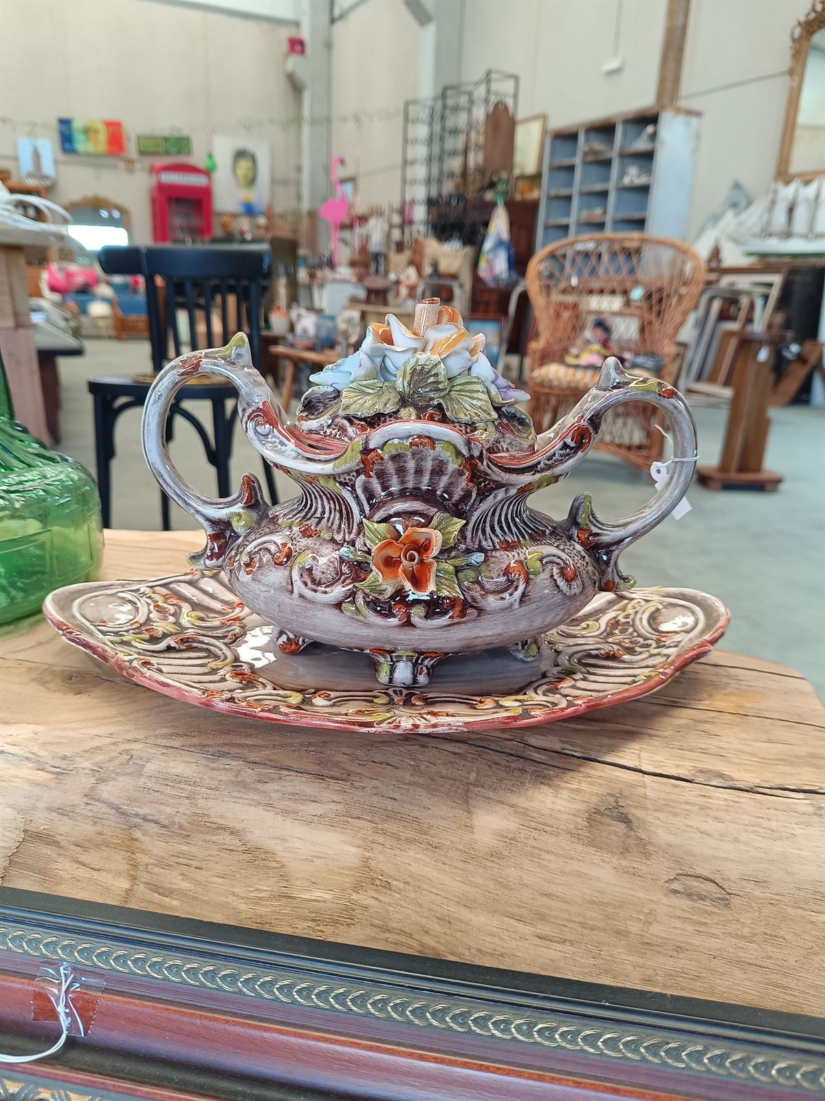 Sopera con bandeja porcelana Capodimonte - Imagen 1