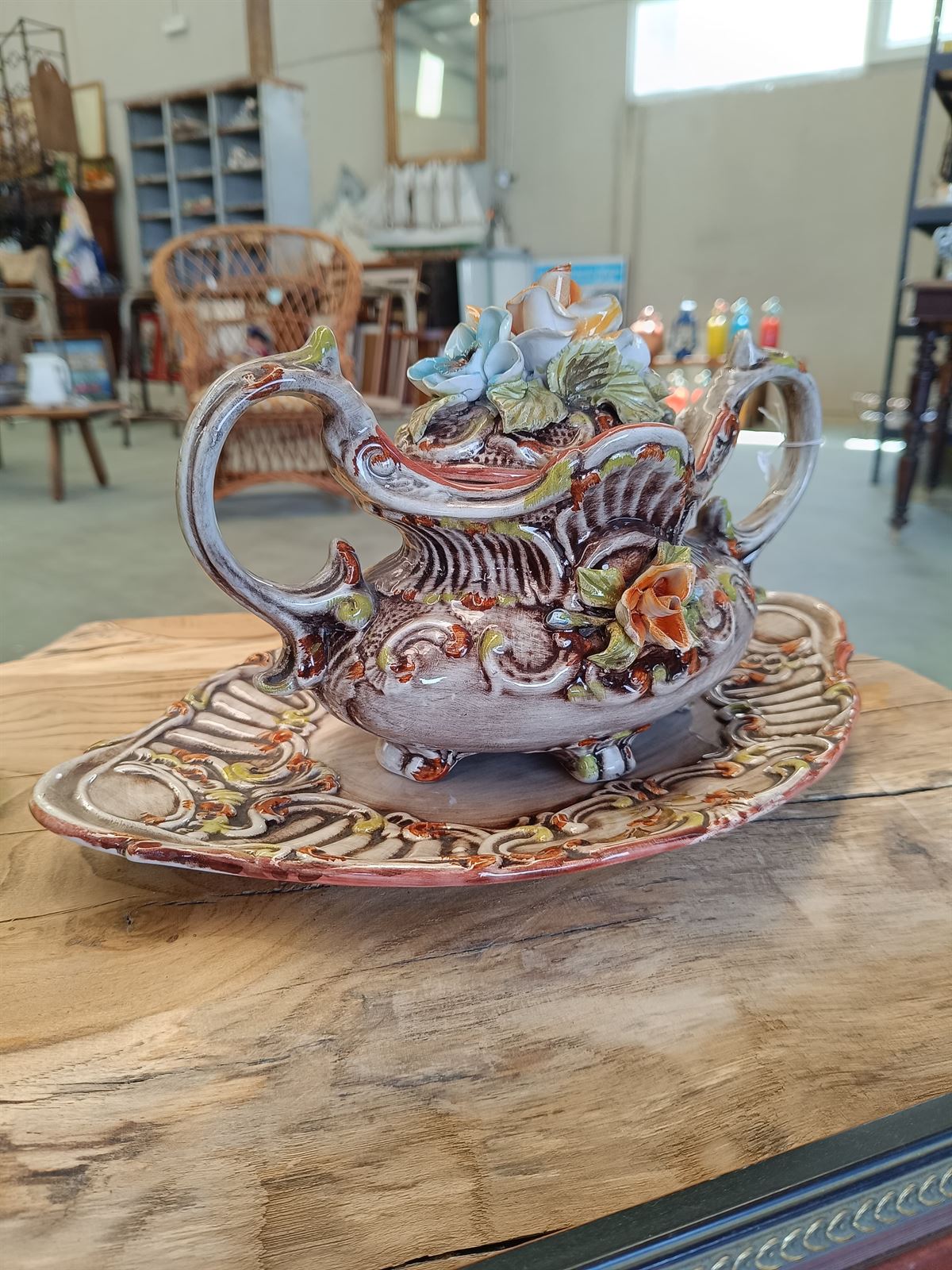 Sopera con bandeja porcelana Capodimonte - Imagen 3
