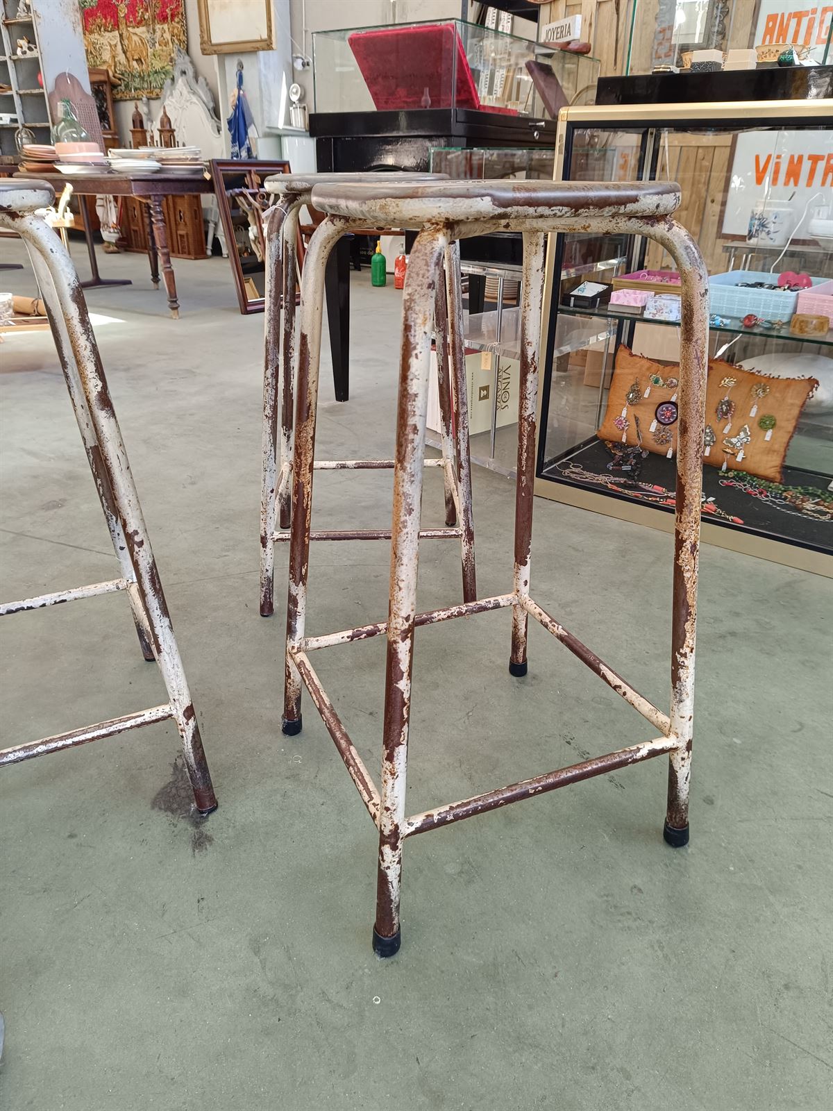 Taburete alto industrial - Imagen 2