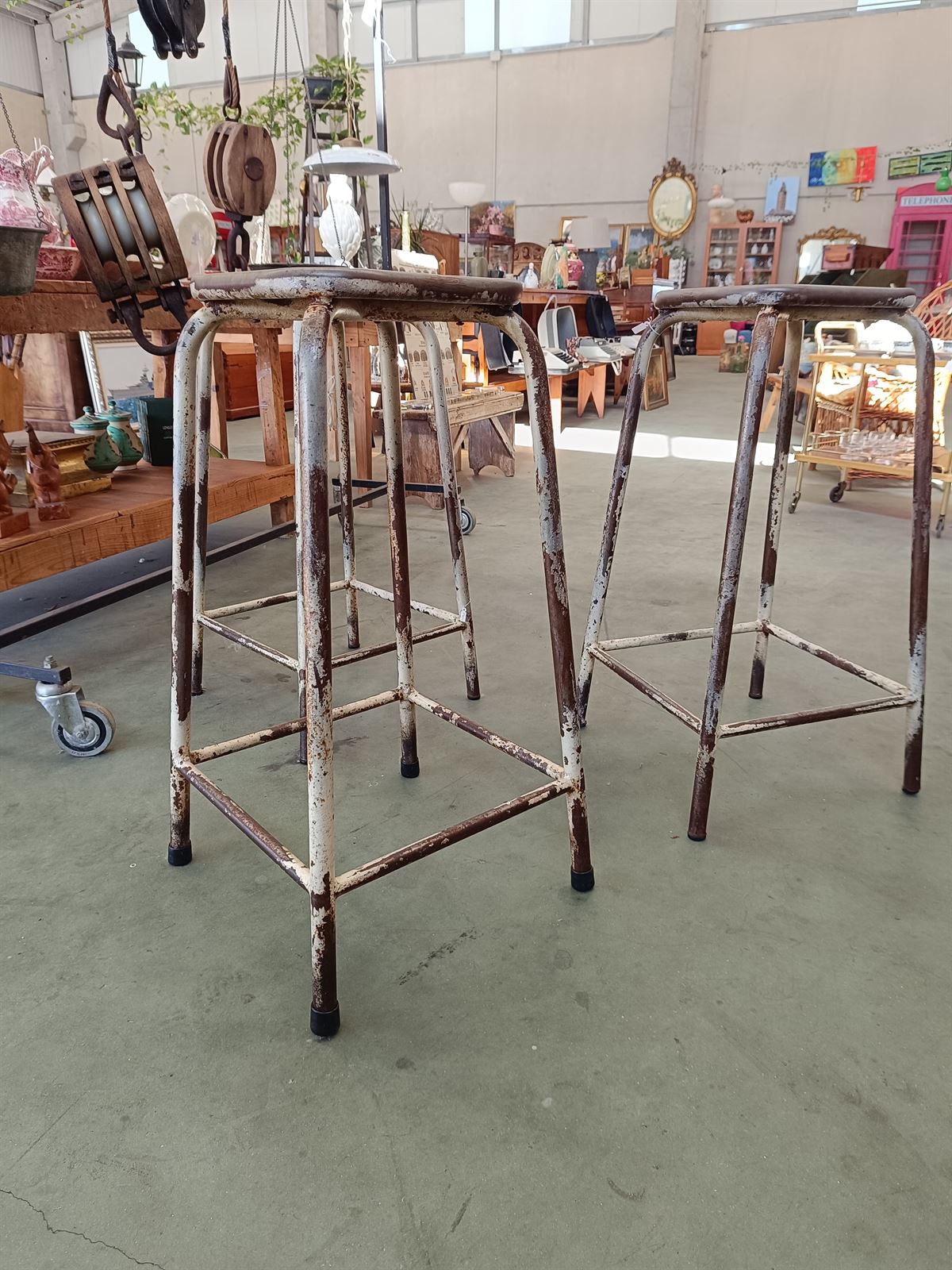 Taburete alto industrial - Imagen 4