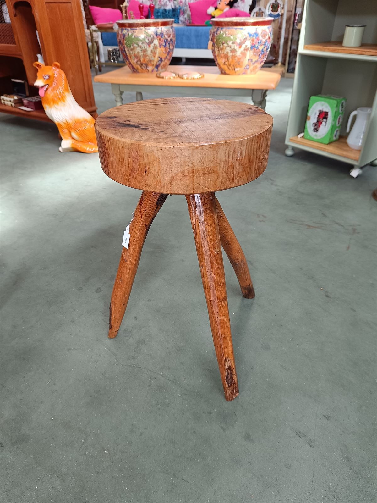 Taburete antiguo de madera - Imagen 1