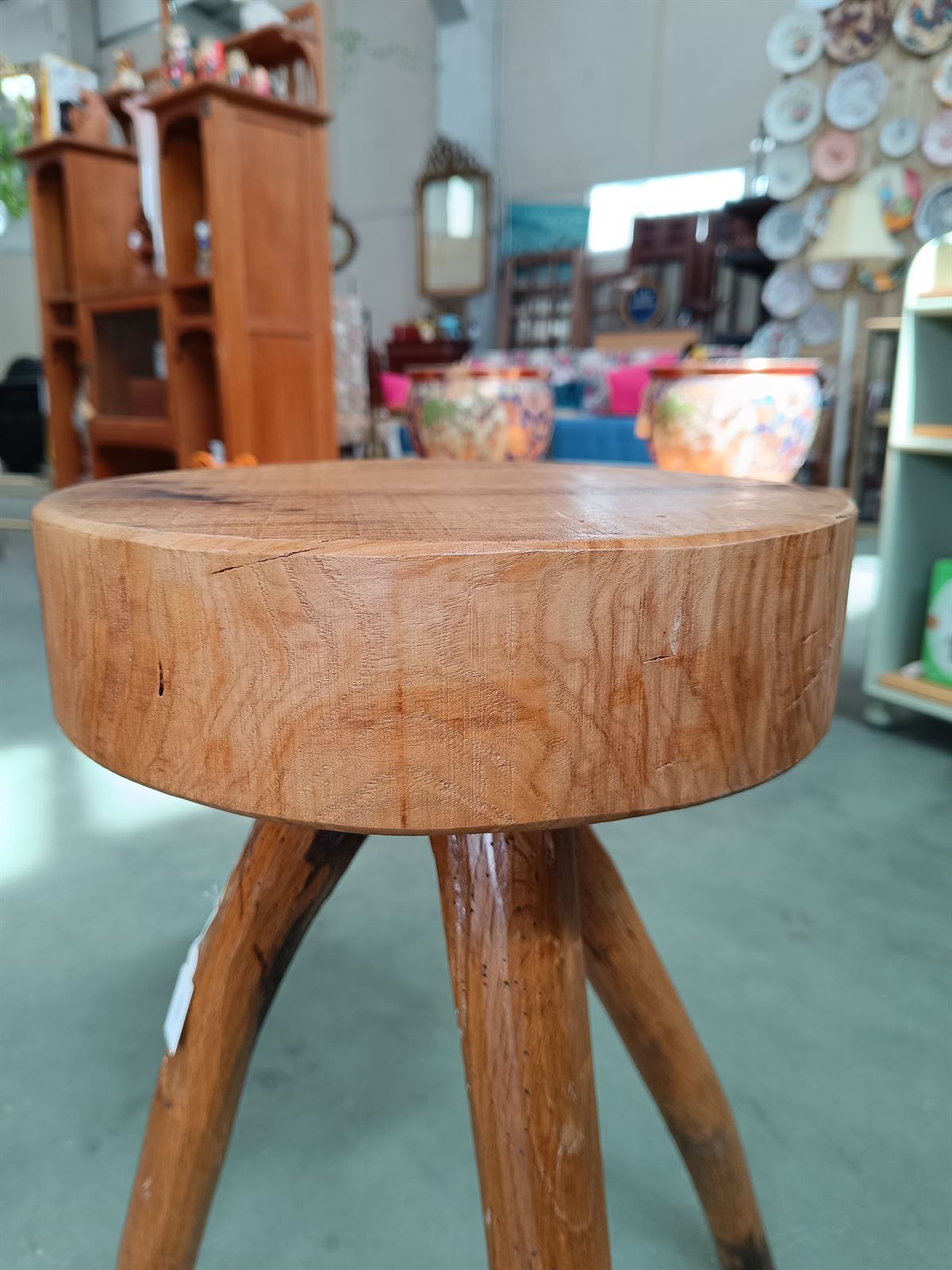 Taburete antiguo de madera - Imagen 3