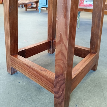 Taburete antiguo de madera - Imagen 2