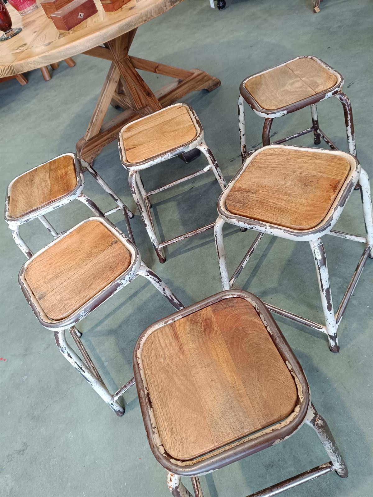 Taburete industrial hierro y madera - Imagen 2