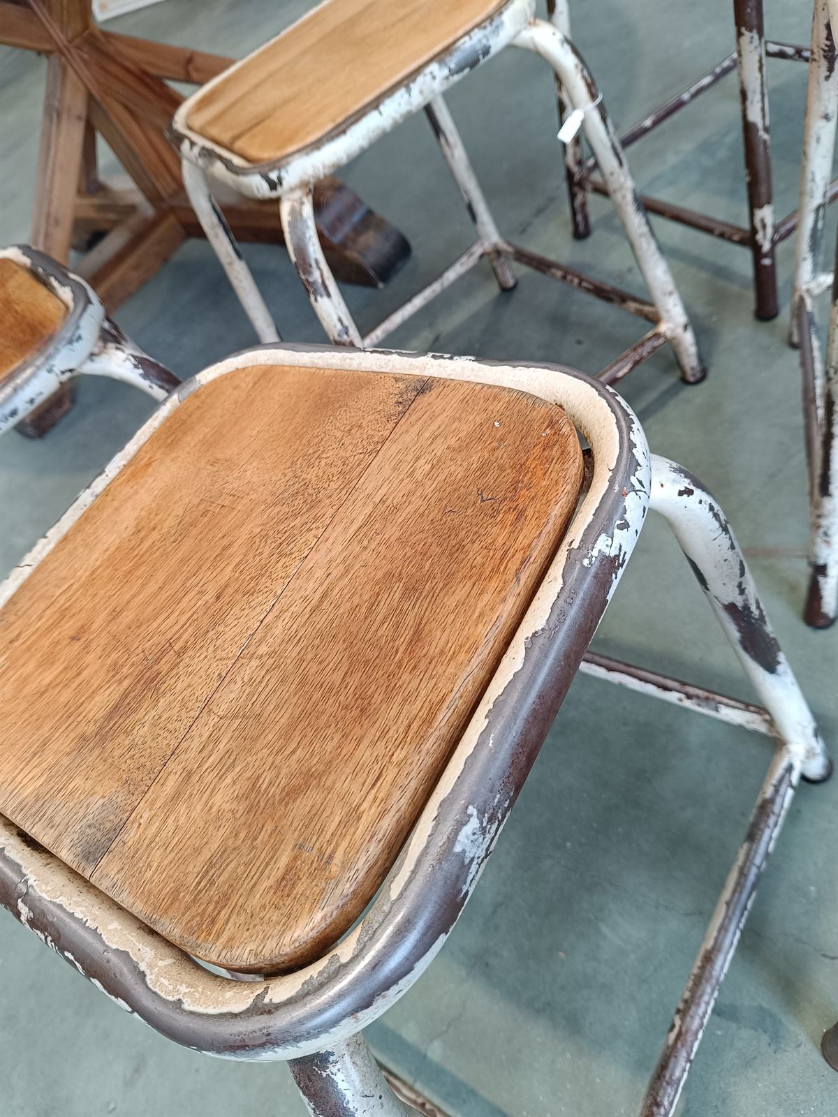 Taburete industrial hierro y madera - Imagen 4