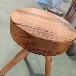 Taburete rústico de madera - Imagen 2