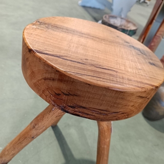 Taburete rústico de madera - Imagen 2