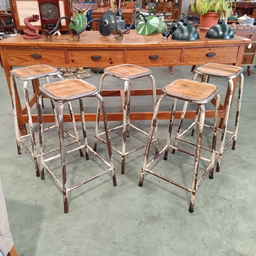 Taburetes altos industriales - Imagen 1