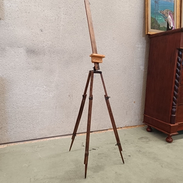 Trípode antiguo de campo - Imagen 1