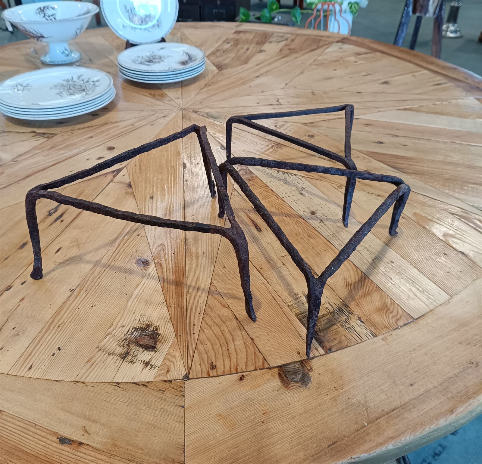 Trípode soporte hierro forjado - Imagen 1