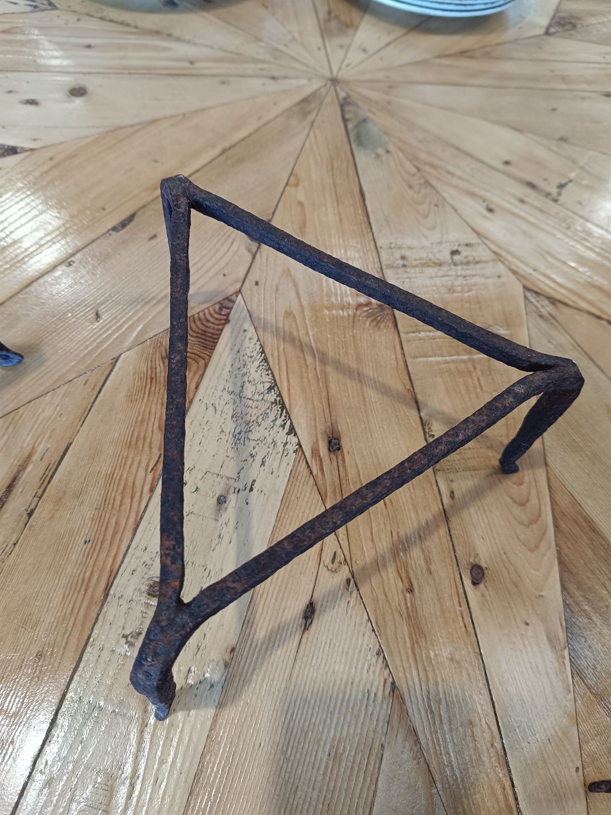 Trípode soporte hierro forjado - Imagen 5